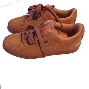Women’s causal puma shoes